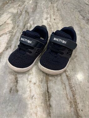 BMCİTYBM Navy Blue velcro strap Sneaker, size 6